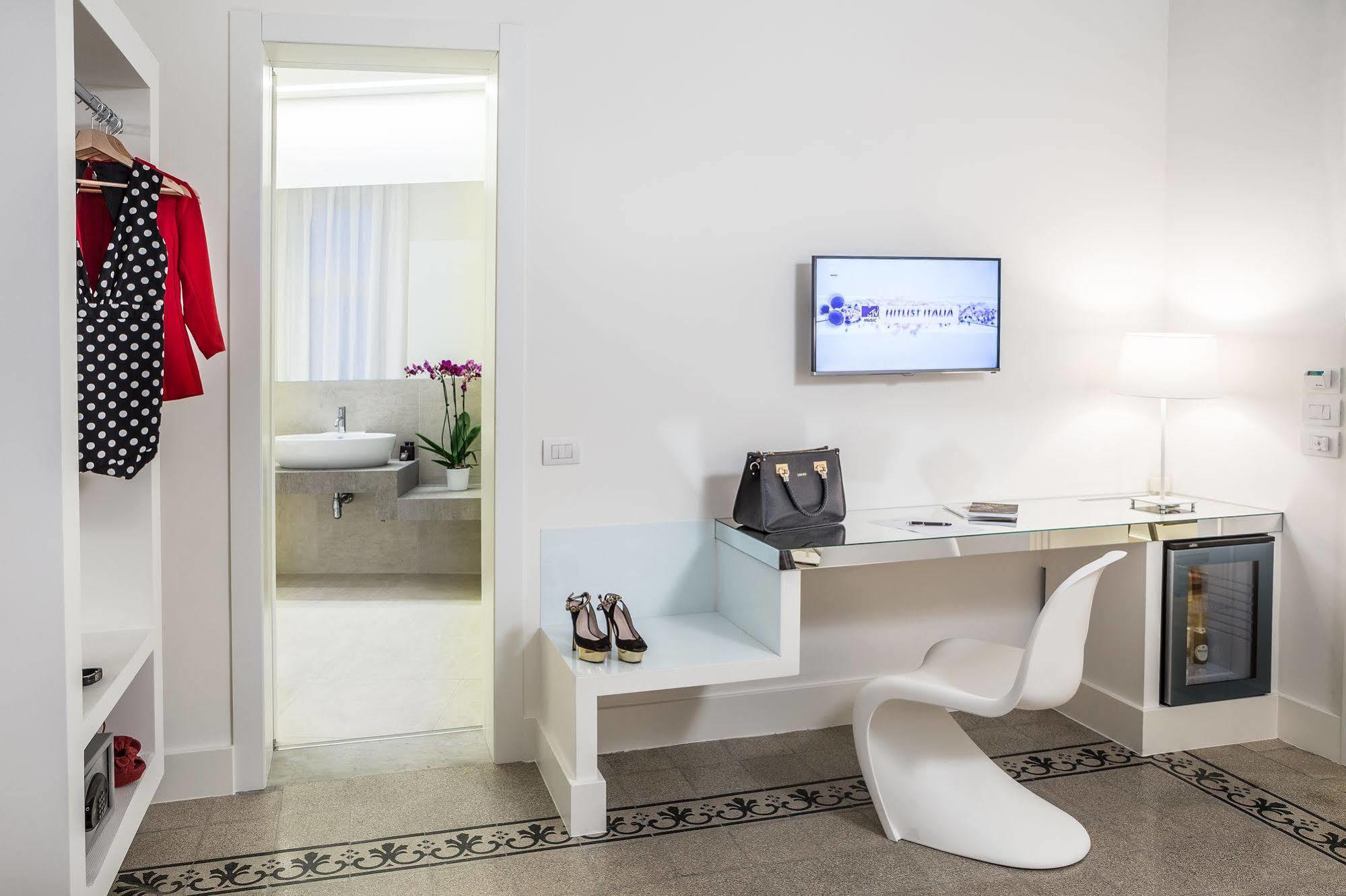 Home Boutique Luxury & Design เรจโจ ดี คาลาเบีย ภายนอก รูปภาพ